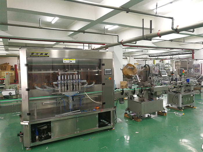 油類灌裝機設備車間實拍