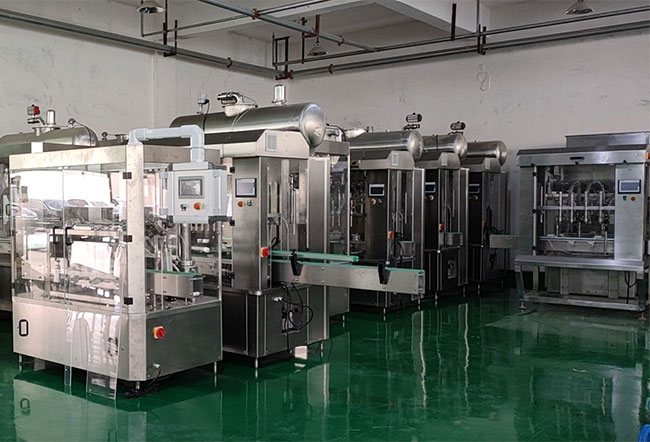 飲料灌裝機設備車間實拍