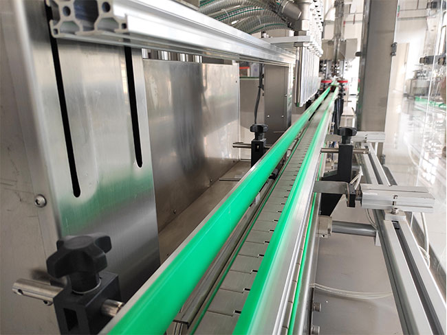 灌裝機(jī)設(shè)備細(xì)節(jié)展示