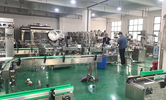 專業灌裝機設備廠家設備車間展示