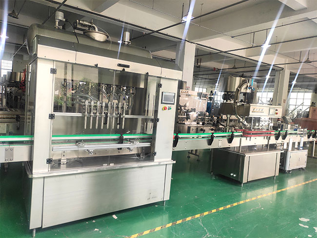 酒類灌裝機車間設備展示