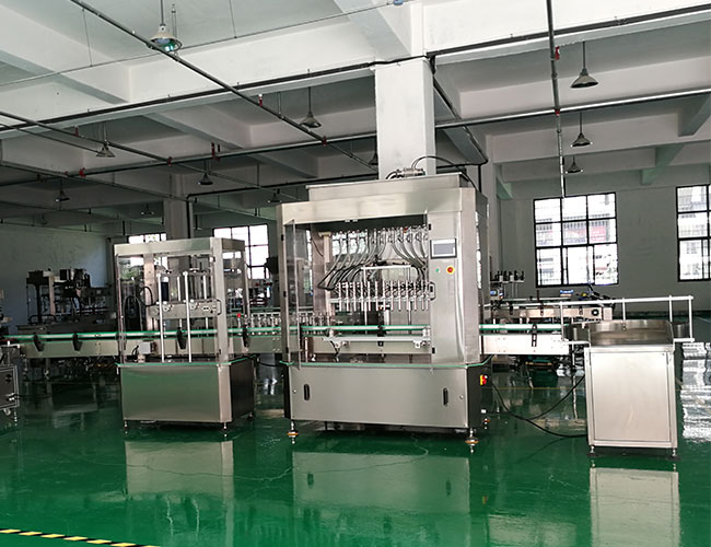 星火液體灌裝機設(shè)備展示