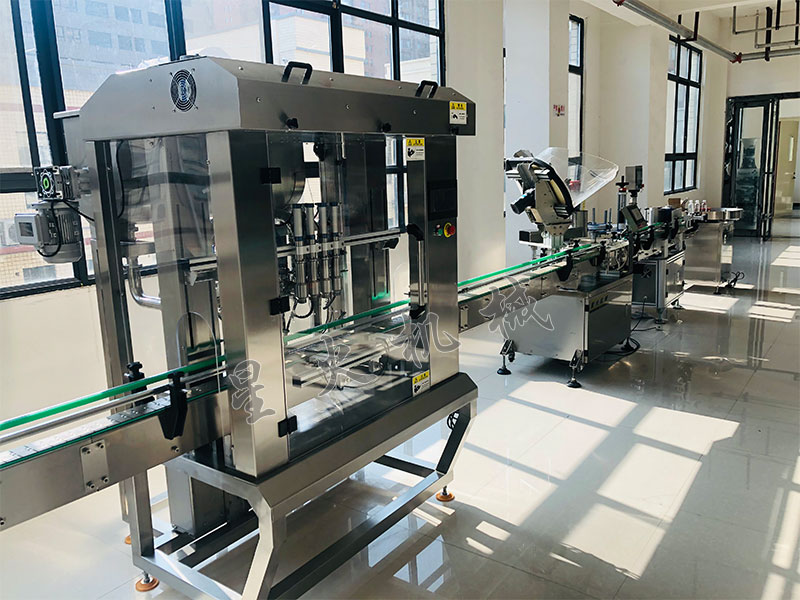 蒜蓉辣椒醬灌裝機設備展示