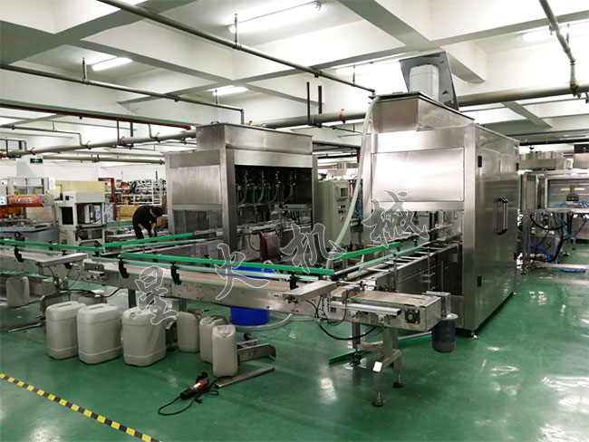 稱重式液體肥料灌裝機設備展示