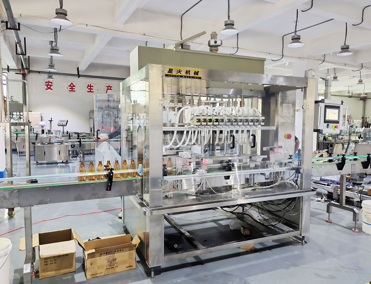 全自動化工溶液灌裝機實拍 