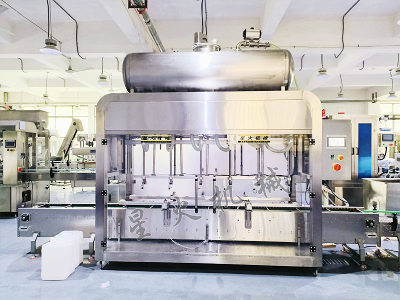 稱重式洗滌劑灌裝機實拍