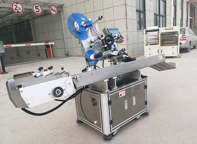 全自動(dòng)平面貼標(biāo)機(jī)設(shè)備