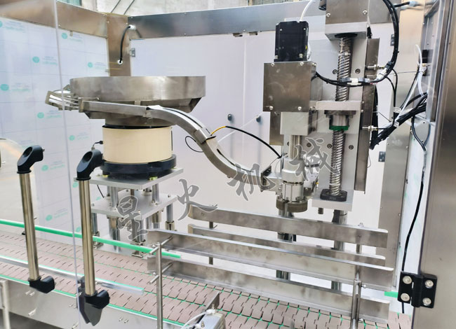 全自動化工桶理蓋上蓋旋蓋機(jī)